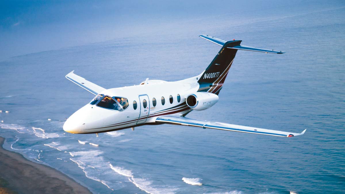 The 400XTi flying air-to-air photo